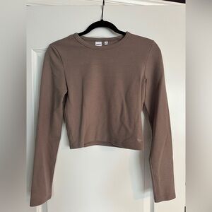 Aritzia TNA cropped waffle long sleeve top size S